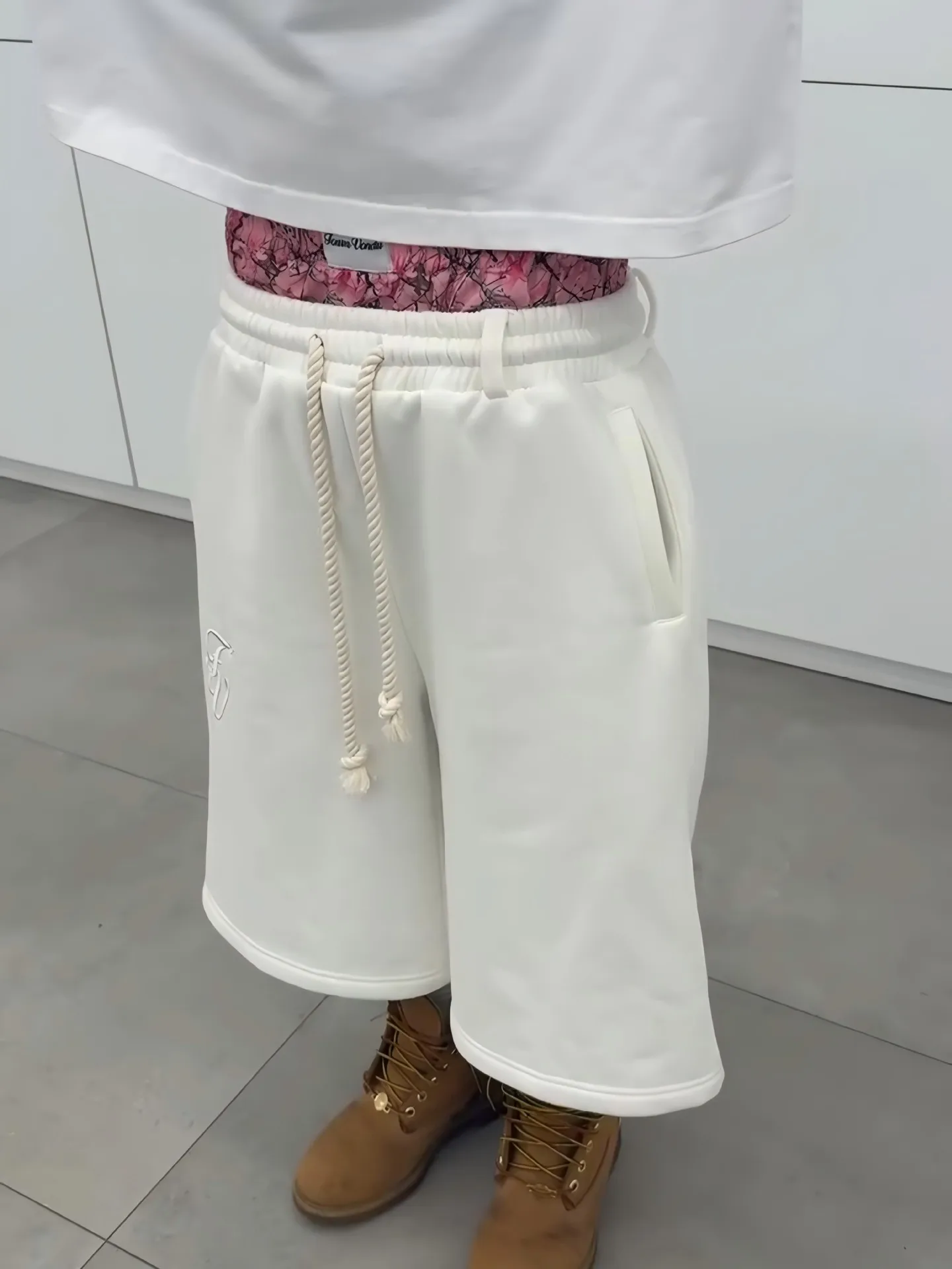 American High Street Fashion Brand Y2K Double Waist Embroidered Design Casual Loose Five Quarter Shorts American High Street Fashion Brand Y2K Double Waist Embroidered Design Casual Loose Five Quarter Shorts